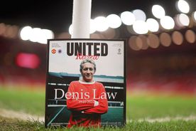 Mii de suporteri ai lui Manchester United s-au adunat pe „Old Trafford” pentru a-i aduce un omagiu lui Denis Law