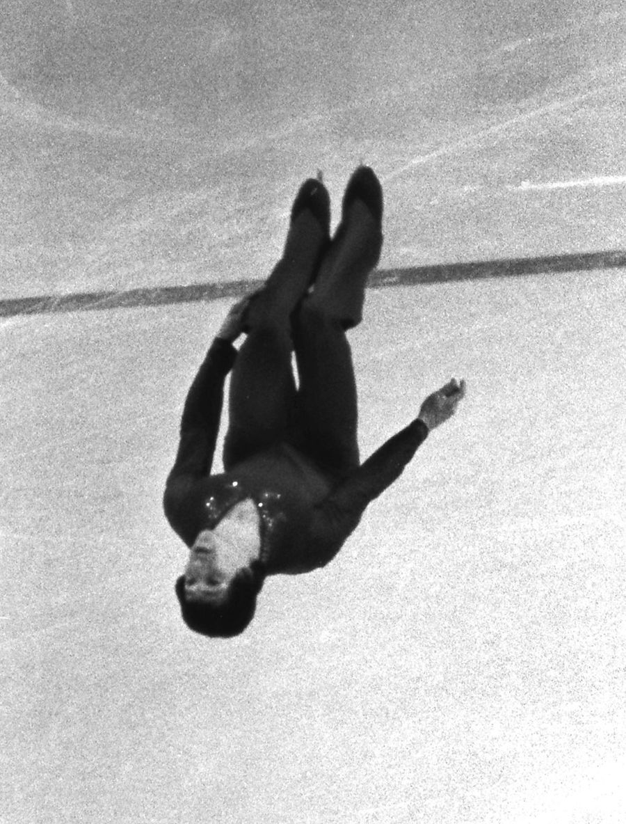 „Stingeți becul, să nu mă vadă copiii cu creierul împrăștiat pe gheață!” » Saltul mortal al lui Ilia Malinin, nemaivăzut de decenii, împarte lumea patinajului: „Nu e element, e circ pe gheață”