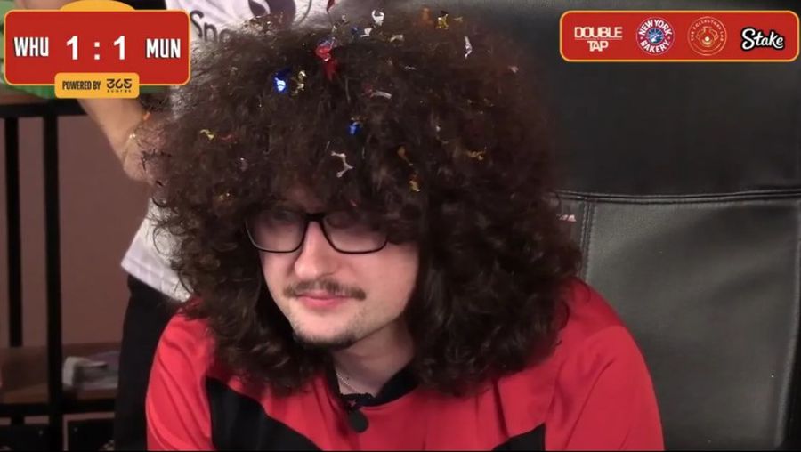 265.000 de martori la agonia popularului fan care nu s-a tuns de 493 de zile! » „Nu m-am îmbogățit și abia mai văd de păr”