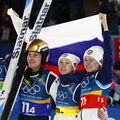 Echipa Sloveniei de sărituri cu schiurile, cu frații Domen și Nika Prevc în centru, campioană olimpică 2026 Foto: Imago Images