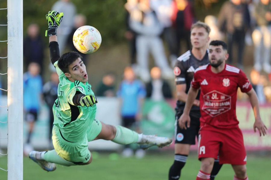 Povestea zilei în Cupă » Fiul fostului portar din prima ligă, titular pe terenul unde tatăl lui devenea campion în 2011. Locuiește chiar peste stradă de stadion!