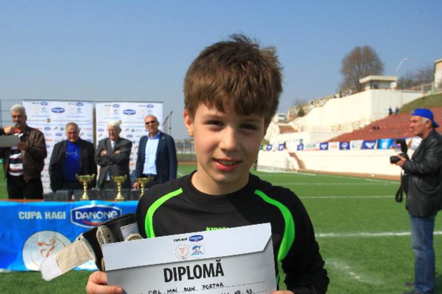 Povestea zilei în Cupă » Fiul fostului portar din prima ligă, titular pe terenul unde tatăl lui devenea campion în 2011. Locuiește chiar peste stradă de stadion!