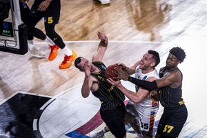 U-BT Cluj-Napoca – Aris Salonic, meci de „totul sau nimic”! Atmosferă splendidă în BTarena: a început repriza secundă