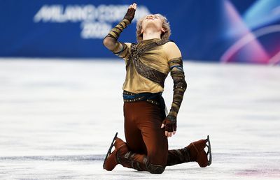 „Stingeți becul, să nu mă vadă copiii cu creierul împrăștiat pe gheață!” » Saltul mortal al lui Ilia Malinin, nemaivăzut de decenii, împarte lumea patinajului: „Nu e element, e circ pe gheață”