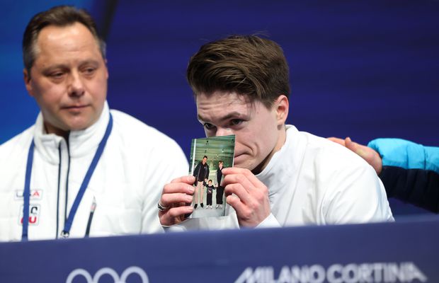 Moment emoționant la Milano: americanul Maxim Naumov, cu poza părinților săi, decedați într-un accident aviatic: „Le-am simțit prezența”