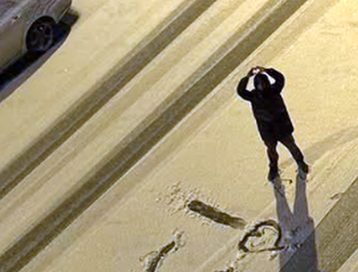 Bîrligea a ieșit aseară în fața locuinței și a scris două cuvinte mari pe zăpada de pe stradă