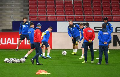 FRF pregătește măsuri speciale pentru deplasarea la Reykjavik » Măști, soluții antiseptice și izolare