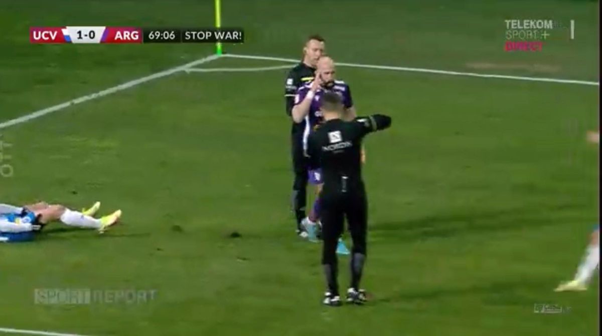 Latovlevici, îmbrânceli pe teren cu asistentul care lucrează la o închisoare. MM a comentat amuzat: „Am văzut perspective, de ce să mint”