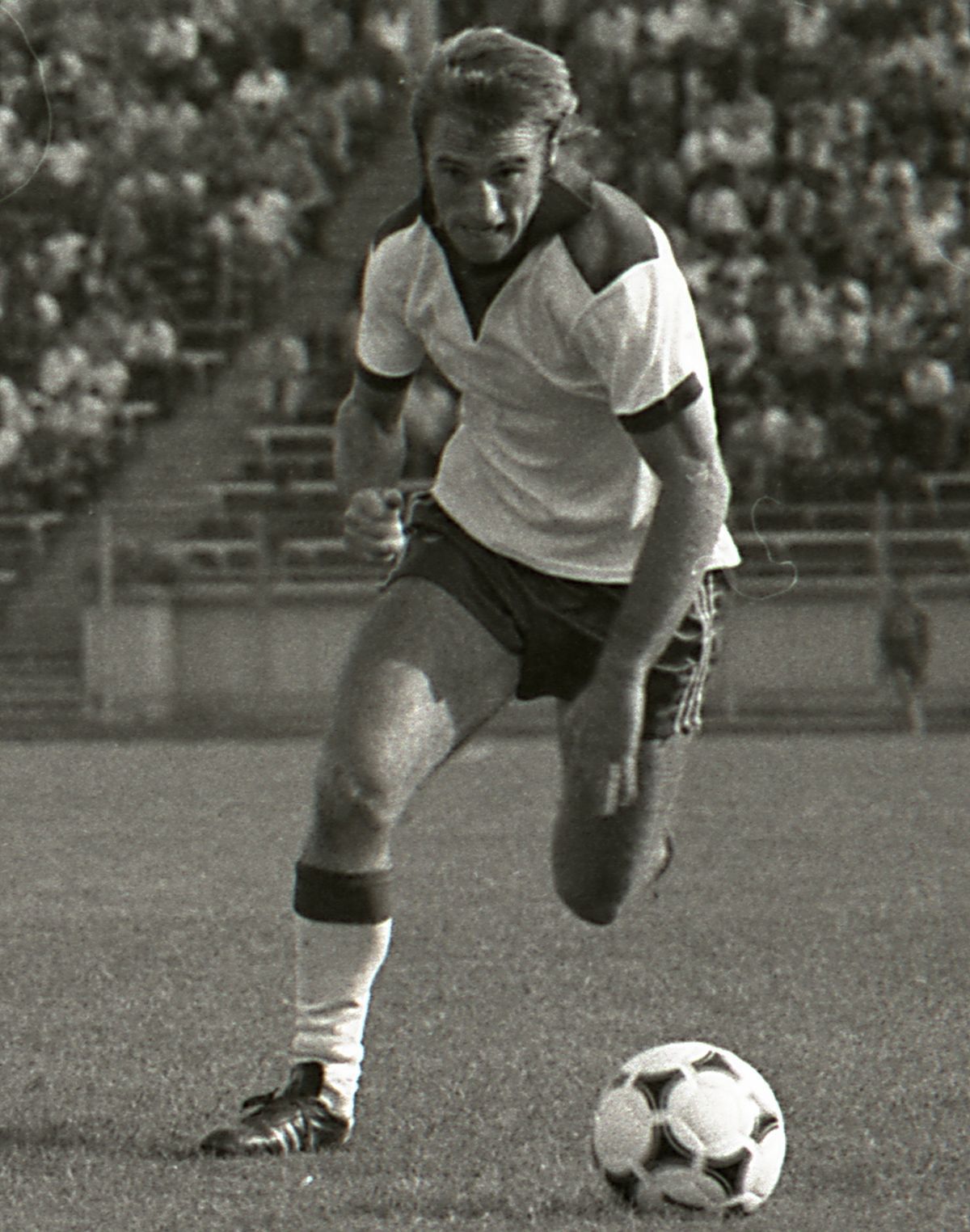 18 ani de la decesul prematur al lui Nelu „Babadag” » Stănescu, dinamovistul care a eliminat coloșii Inter Milano și Hamburg, dar a pierdut duelul cu moartea la doar 46 de ani