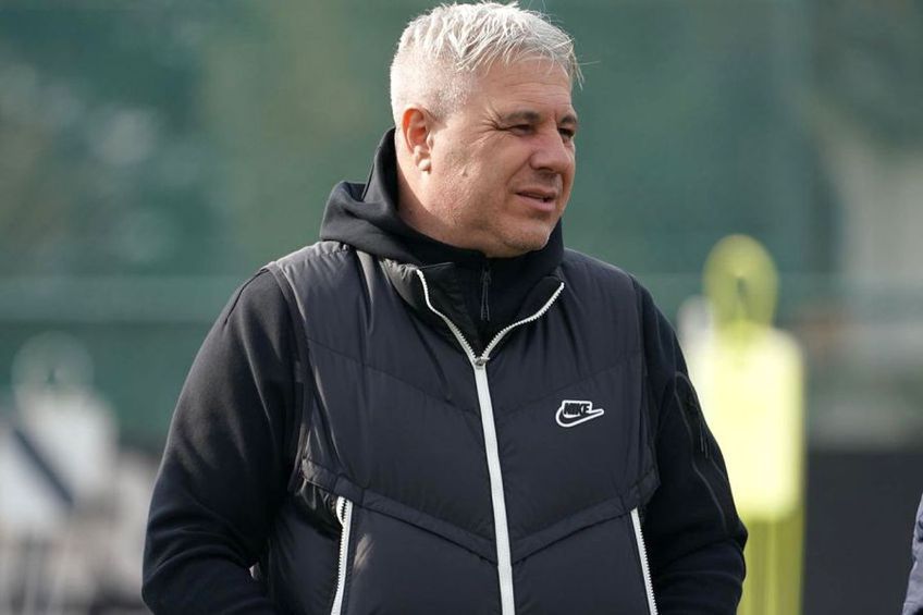 Marius Șumudică (52 de ani), antrenorul celor de la Al Raed, a savurat din plin victoria obținută de formația lui pe terenul celor de la Al Adalh, scor 3-0, într-o partidă din runda cu numărul 20 din Arabia Saudită.