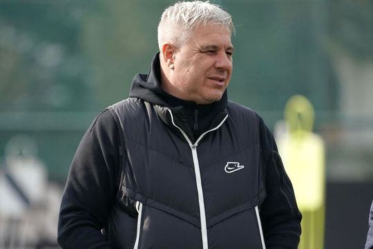 Marius Șumudică (52 de ani), antrenorul celor de la Al Raed, a savurat din plin victoria obținută de formația lui pe terenul celor de la Al Adalh, scor 3-0, într-o partidă din runda cu numărul 20 din Arabia Saudită.