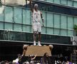 LA Lakers a ridicat o statuie în memoria legendarului Kobe Bryant. Opera din fața Crypto.com Arena conține mai multe greșeli de scriere.