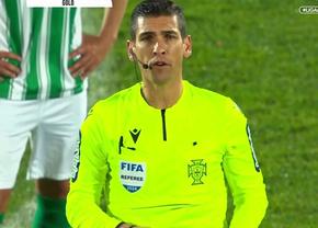Moment istoric în Portugalia » Arbitrul a explicat întregului stadion de ce a anulat un gol!