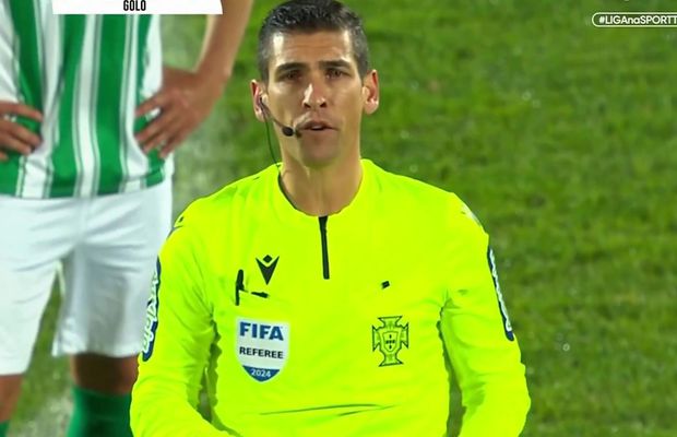 Moment istoric în Portugalia » Arbitrul a explicat întregului stadion de ce a anulat un gol!