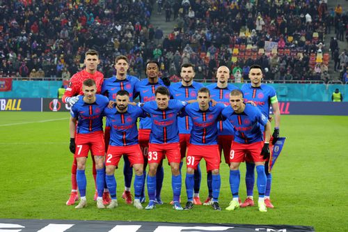 Florin Tănase (primul, de jos, de la stânga la dreapta) nu va juca în Lyon - FCSB