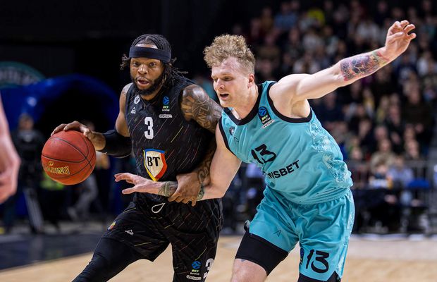 Antrenorul Valenciei, impresionat de doi jucători din lotul campioanei României: „Fiți atenți și la celălalt fundaș pe care îl au”