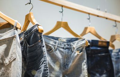 Blugi: piesa centrală a garderobei moderne