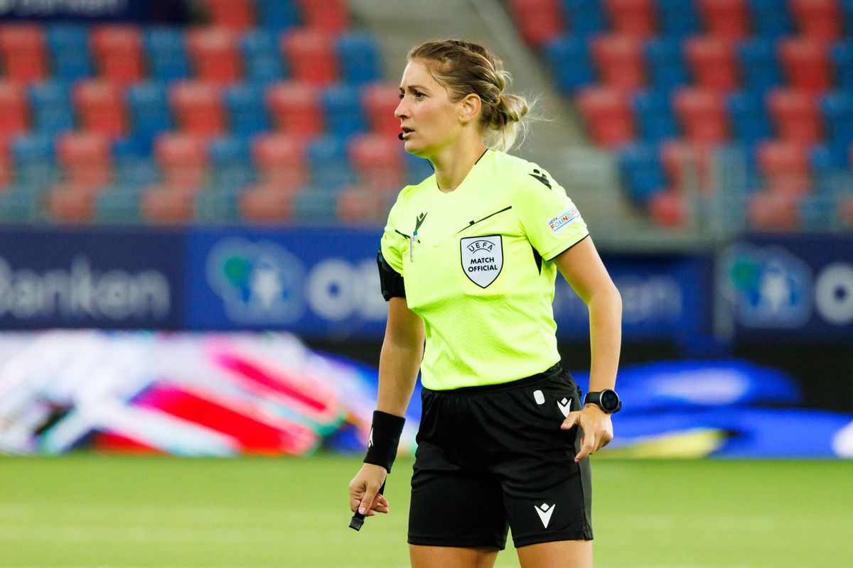 Alina Peșu, arbitru FIFA