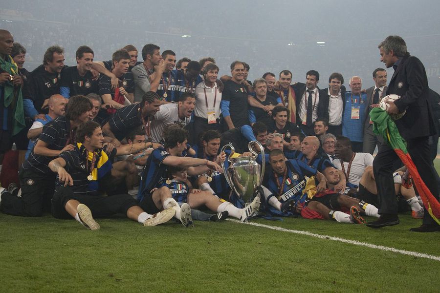 Inter cu trofeul după finala câștigată în fața lui Bayern Munchen / Foto: Imago Primul sfert din Liga Campionilor » Este reeditarea unei finale legendare