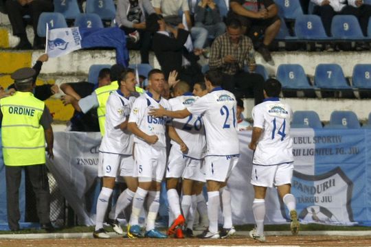 Nasser Menassel (nr. 28), sărbătorind un gol de lângă Chiricheș (nr. 21) și Pintilii (nr. 5) / FOTO: Arhivă GSP
