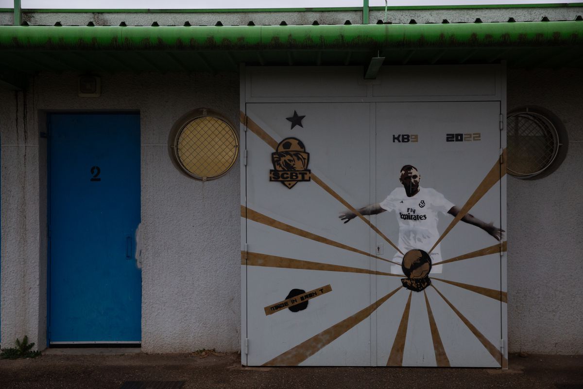 Karim Benzema, eroul din Lyon care și-a depășit condiția » GSP a vizitat casa din cartierul rău famat în care s-a născut Balonul de Aur