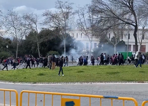 Bătaie ca în filme înainte de Barcelona - Benfica » Fanii și-au împărțit pumni în fața stadionului