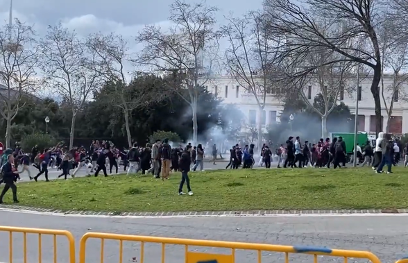 Bătaie ca în filme înainte de Barcelona - Benfica » Fanii și-au împărțit pumni în fața stadionului