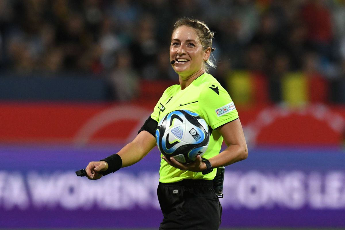 „Care este fotbalistul tău preferat?” » Arbitra din Superliga n-a evitat răspunsul: „Acum, de el îmi place foarte mult”