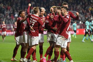 Vestea a venit chiar în ziua derby-ului cu FCSB! Jucătorul Rapidului are oferte din China și Turcia