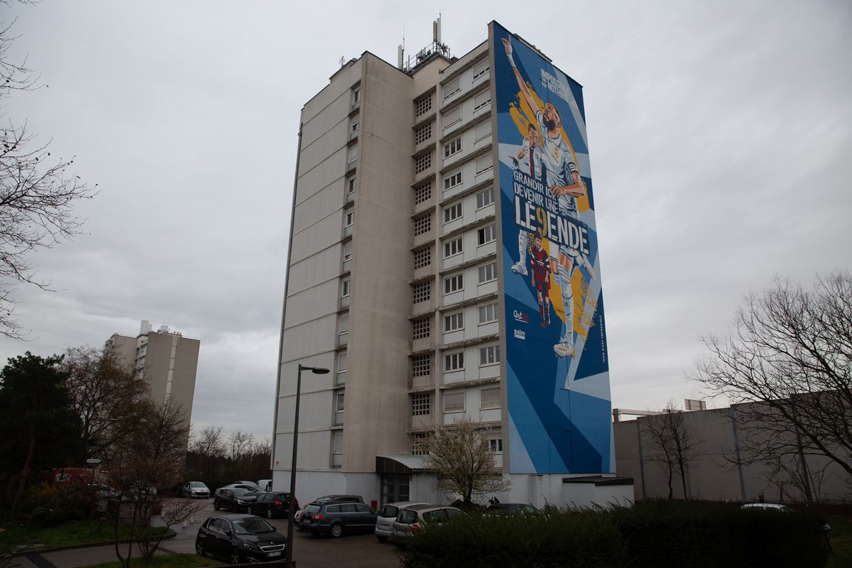 Karim Benzema, eroul din Lyon care și-a depășit condiția » GSP a vizitat casa din cartierul rău famat în care s-a născut Balonul de Aur