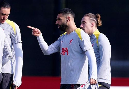 Mo Salah arată cu degetul, amenințător, spre Trent Alexander