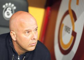 Arne Slot explică: „Nu voi folosi asta ca scuză pentru eșecul cu Galatasaray”