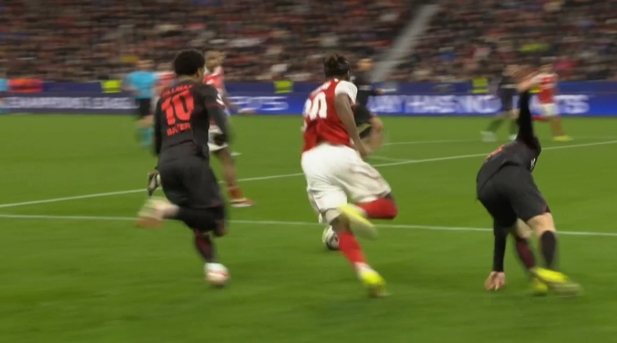 Se întâmplă și în Liga Campionilor! Faza de la care a pornit întreg scandalul: „Cum să fie ăsta penalty?”