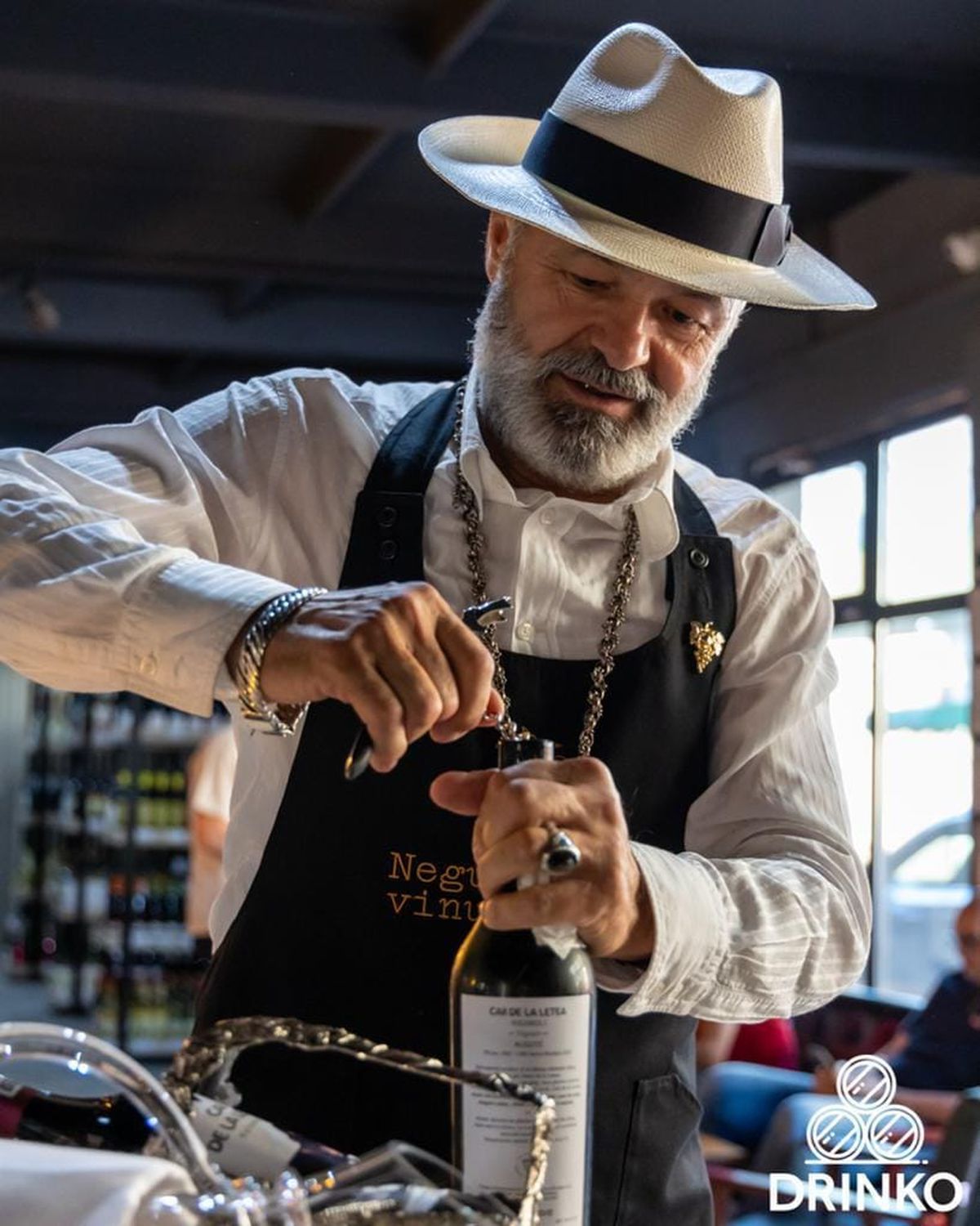 Fostul conducător din Superliga e acum... somelier! „Cel mai bun vin? Eu asta vă recomand” + De ce a ratat Claudiu Niculescu transferul la Lazio