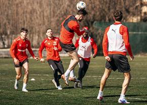 Dinamo l-a semnat chiar de ziua lui: „Mijlocaș central, puternic, număr 8”