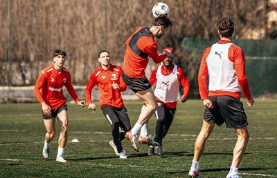 Dinamo l-a semnat chiar de ziua lui: „Mijlocaș central, puternic, număr 8”