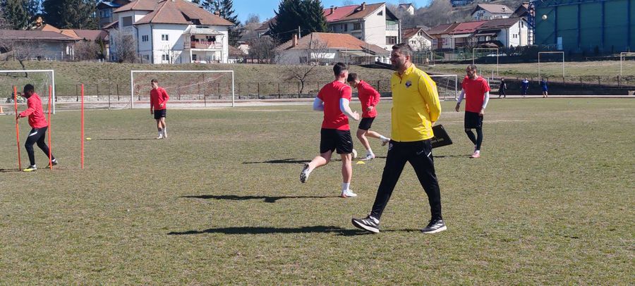 După ce antrenorii străini au fost demiși, „lanterna roșie” a numit un tehnician-surpriză