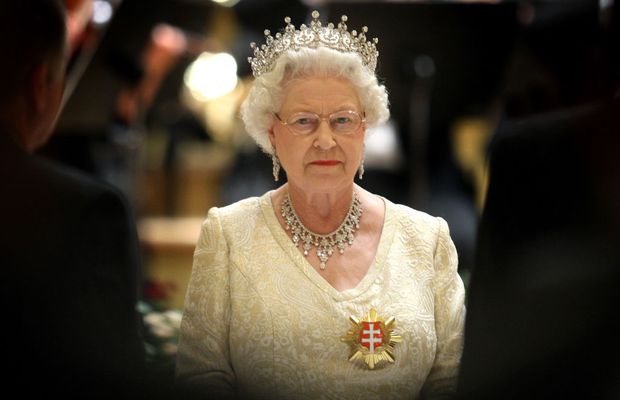 Regina Elisabeta a II-a a Marii Britanii: „Avem nevoie de Paști mai mult ca niciodată. Fie ca flacăra vie a speranței să ne ghideze”