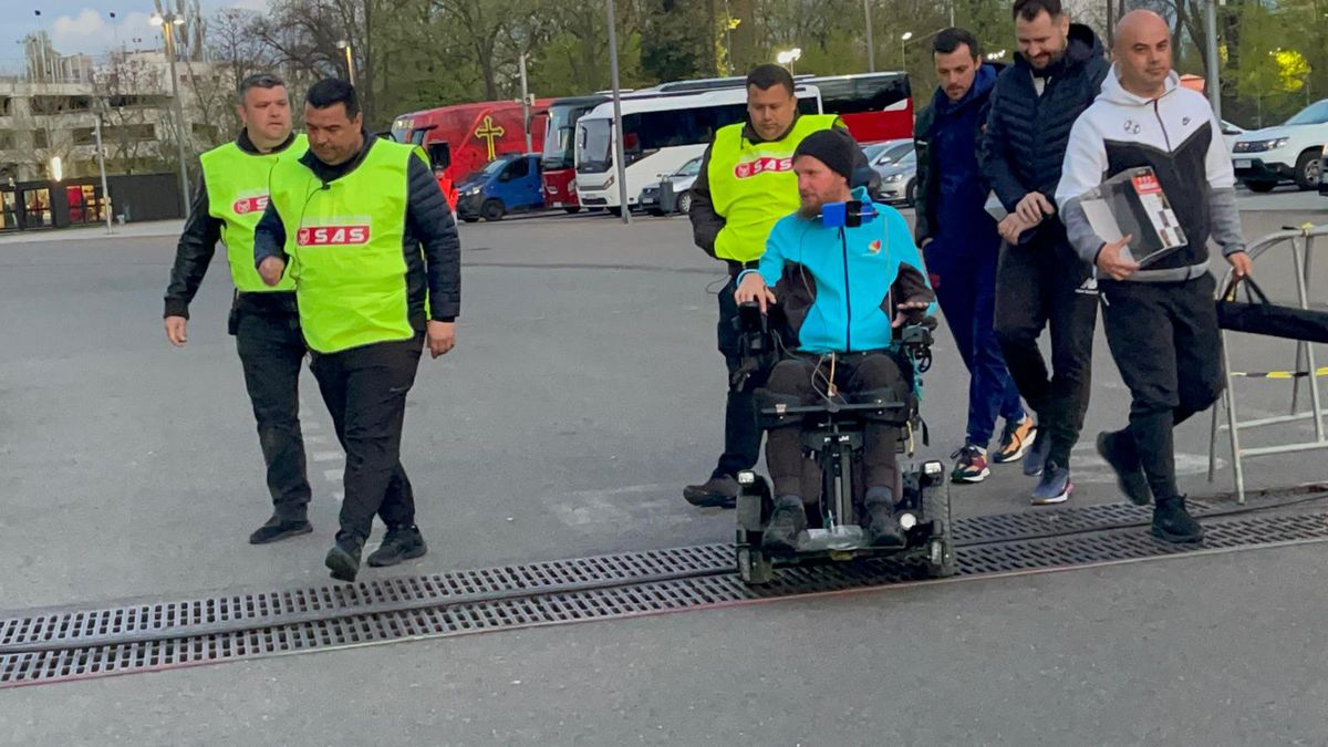 Mihai Neșu, în vestiarul FCSB: „E prima oară pe Arena Națională” » Imagini emoționante