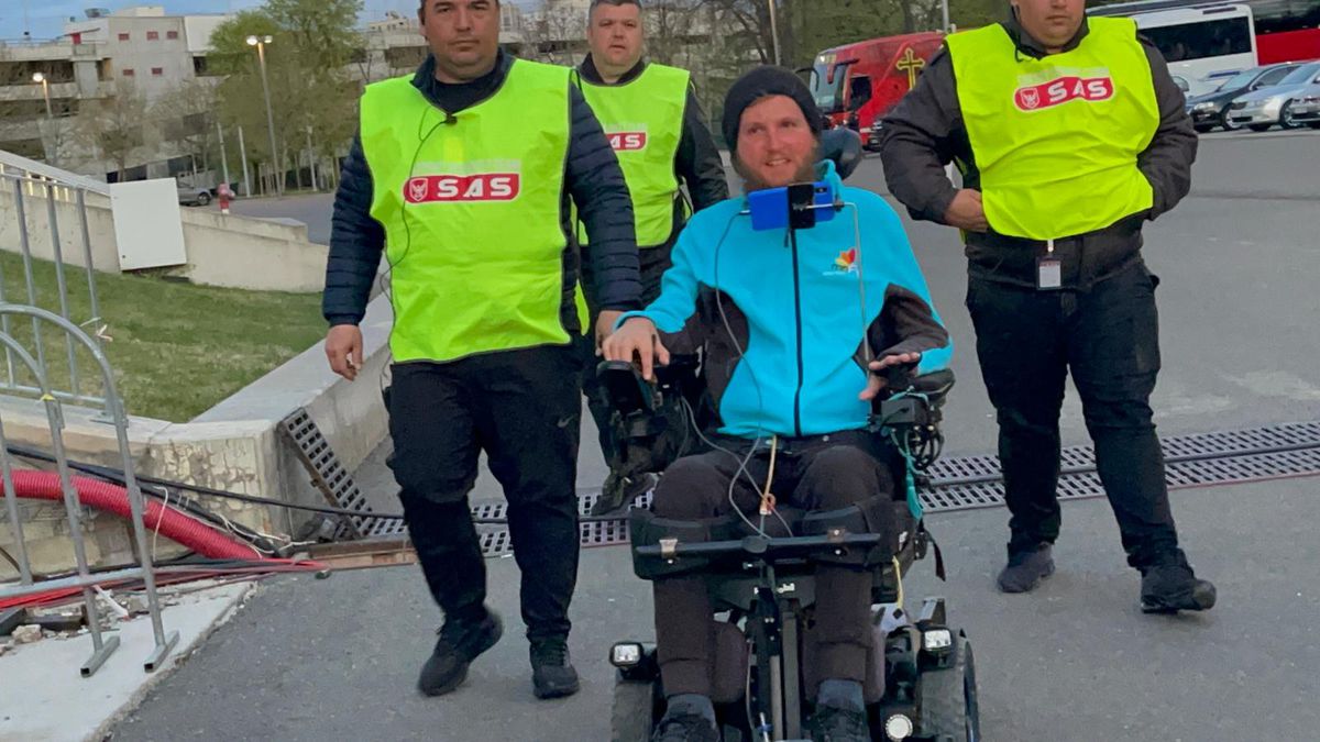 Mihai Neșu, în vestiarul FCSB: „E prima oară pe Arena Națională” » Imagini emoționante