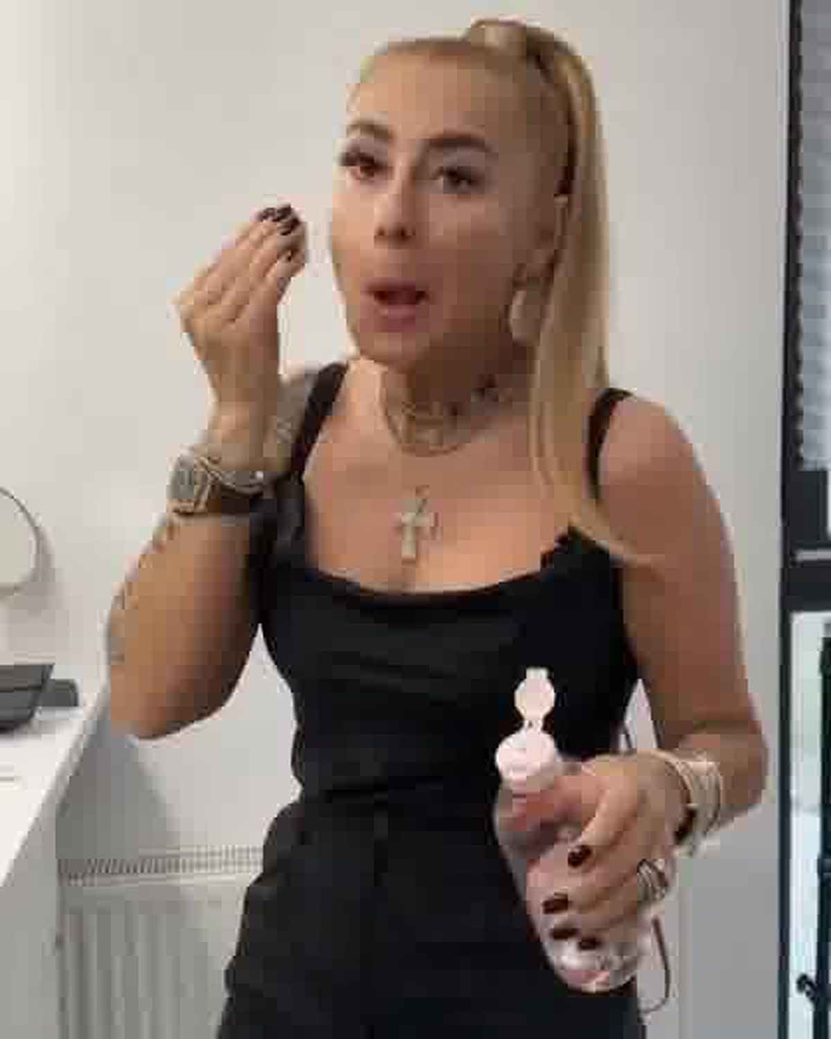 Anamaria Prodan s-a cuplat cu un afacerist care a plătit o sumă uriașă pentru a-i expune chipul pe cea mai mare clădire din lume