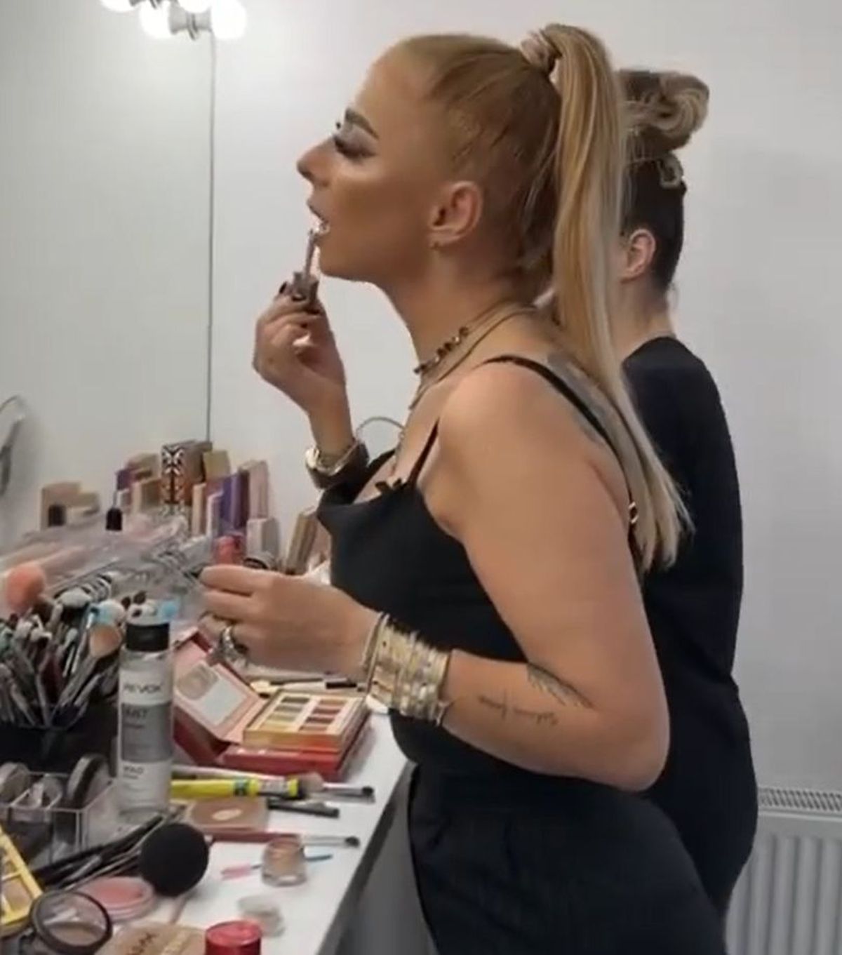 Anamaria Prodan s-a cuplat cu un afacerist care a plătit o sumă uriașă pentru a-i expune chipul pe cea mai mare clădire din lume