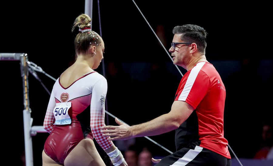 Are antecedente! Olandezul Patrick Kiens, antrenorul prezent alături de echipa feminină de gimnastică a României la CE din Antalya, a fost acuzat de abuzuri fizice și psihice