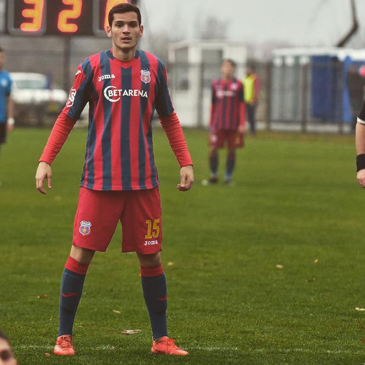 Două episoade uluitoare de la loturile naționale » Selecționerul a certat o „fantomă” + Medicul a luat la înjurături un junior