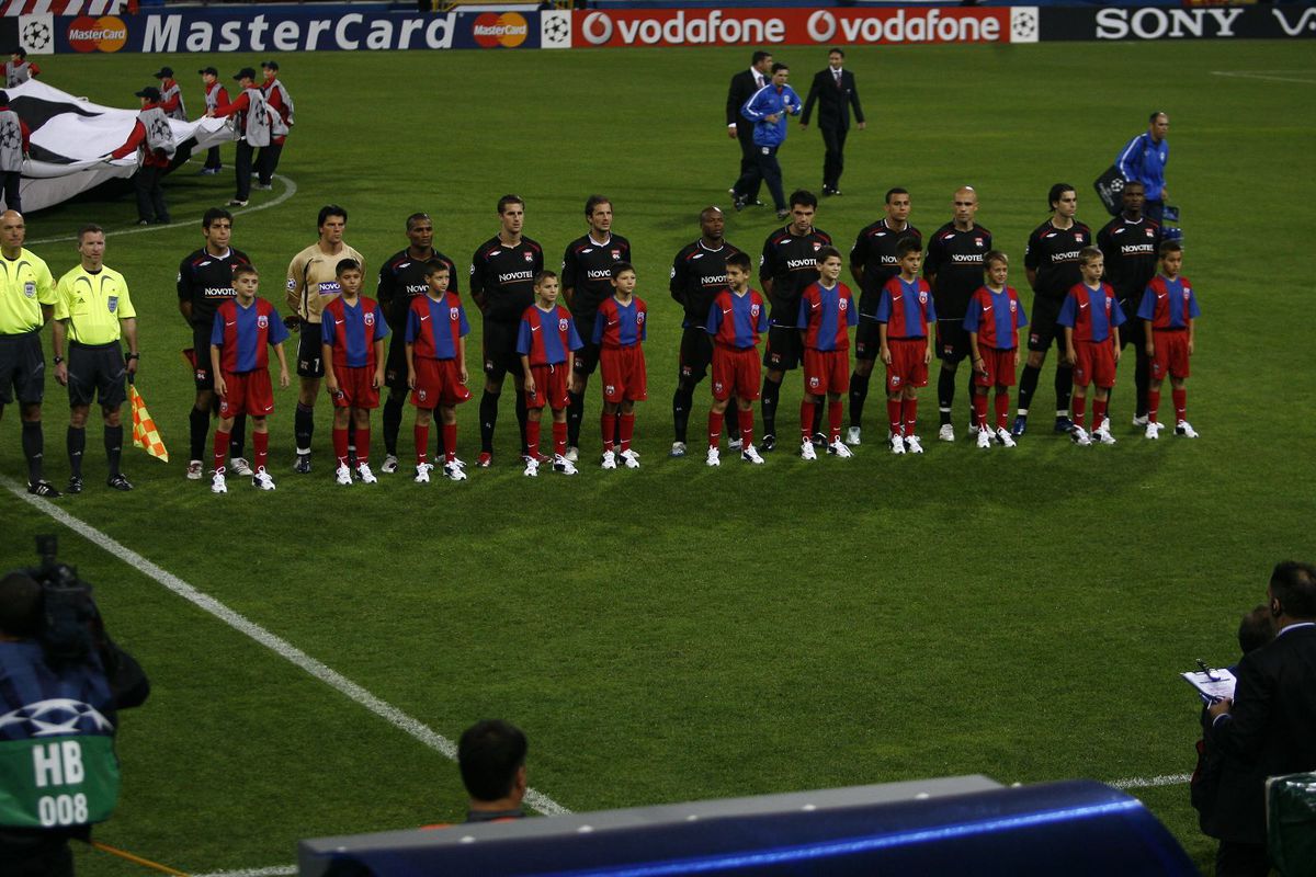 Două episoade uluitoare de la loturile naționale » Selecționerul a certat o „fantomă” + Medicul a luat la înjurături un junior