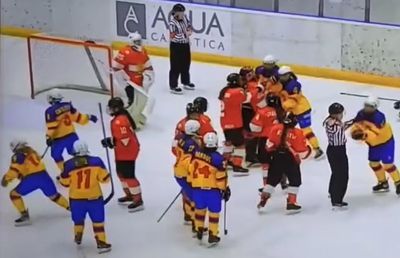 Bătaie generală cu crosele în timpul meciului de hochei feminin România - Bulgaria, din Campionatul Mondial » Sancțiuni-record dictate de arbitră