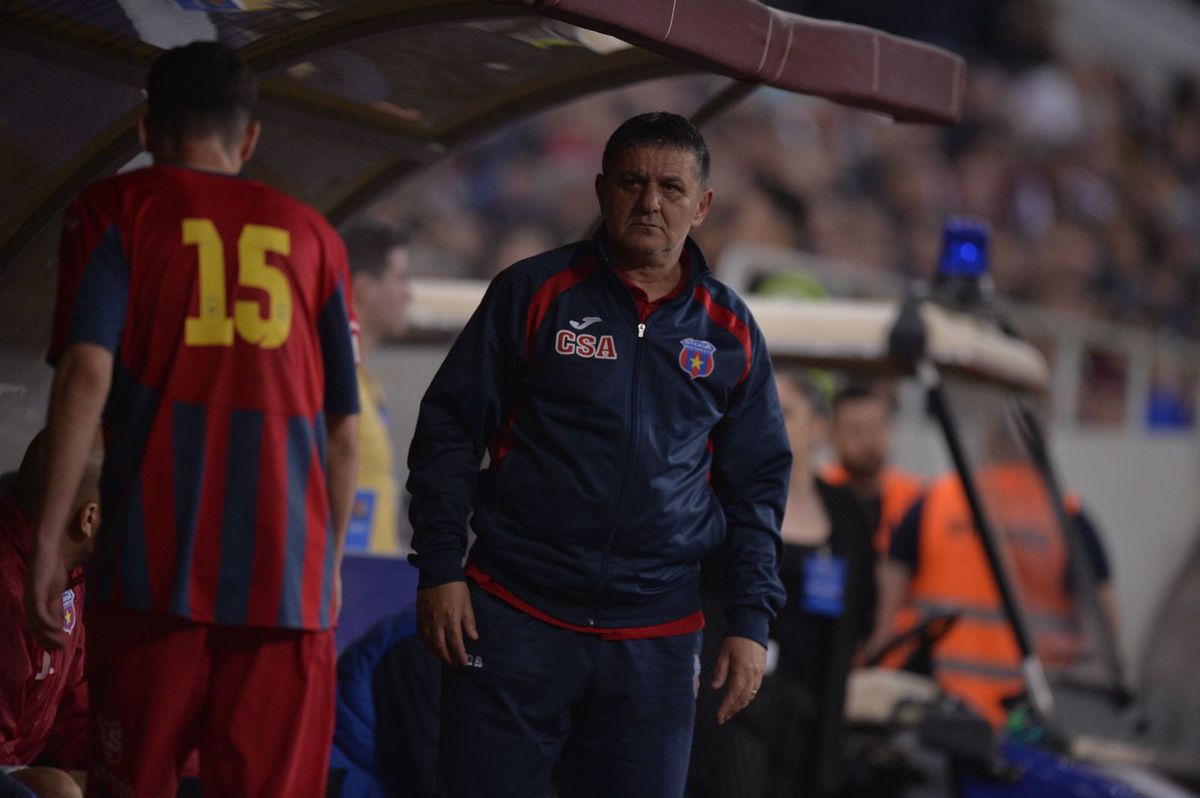 Două episoade uluitoare de la loturile naționale » Selecționerul a certat o „fantomă” + Medicul a luat la înjurături un junior