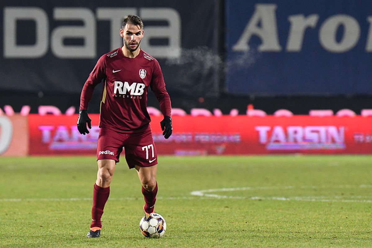 Pus pe liber și de soție! Scandalurile se țin scai de cel mai hulit fotbalist al momentului din Superligă. Iubita lui a leșinat când a aflat pe unde umbla