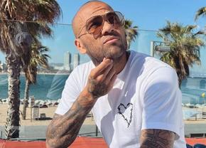 Rămas liber, Dani Alves a rambursat cei 150.000 de euro împrumutaţi de tatăl lui Neymar