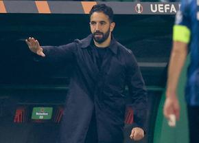 Dezminte că ar pleca în vară pentru a fi managerul lui Liverpool. „Vă rog să opriți această poveste!”